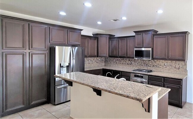 Foto del edificio - Hidden gem in prestigious community of Palm Desert - Convineant to access from everywhere.