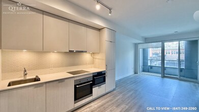 Building Photo - 158 Front St E