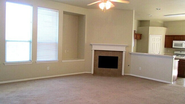 Foto del edificio - 7905 Diamond Oak Dr