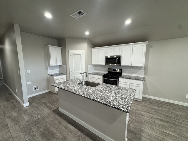 Building Photo - Beautiful 4 Bedroom 2 & 1/2 Bath Home Behind H-E-B!