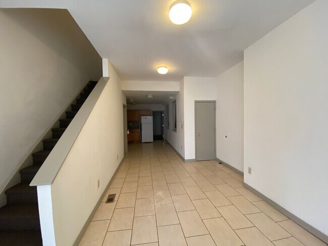 Building Photo - 1629 Fontain St