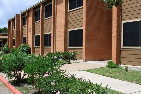 Building Photo - 411 Lozano St