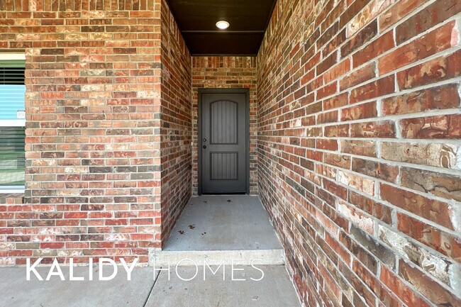 Photo - 12512 SW 12th St House