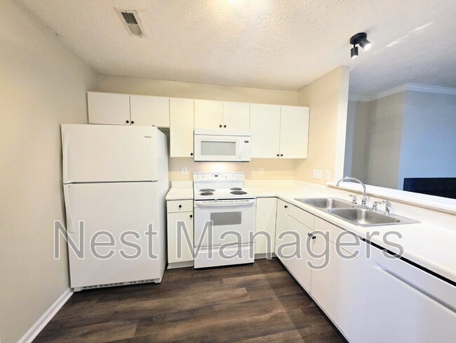 Building Photo - 302 Bubble Creek Ct