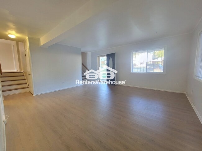 Building Photo - 336 Woodstock Dr SW