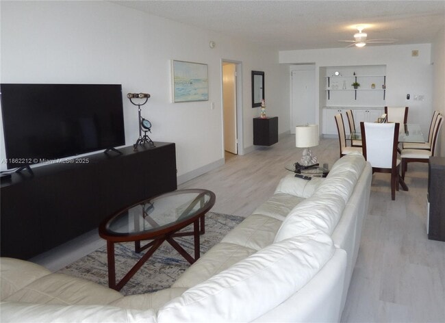 Foto del edificio - 3725 S Ocean Dr