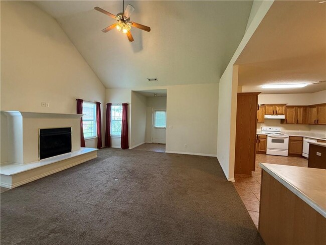 Building Photo - 663 Appleridge Dr