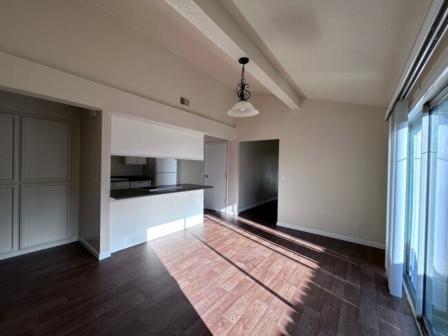 Foto del edificio - 6616-6618 Summer Rain Way