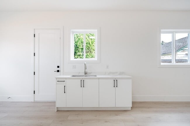 Photo du bâtiment - LOWER A 45945 LEWIS AVENUE,Chilliwack Proper West