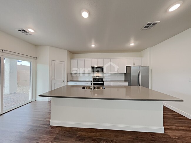 Building Photo - 6222 W Calle Lingo