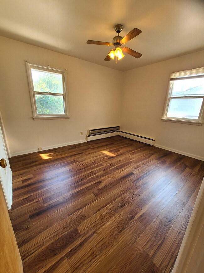 Building Photo - Burton 6-Plex