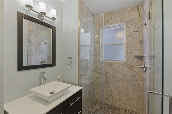 Foto del edificio - 1828 W Berenice Ave