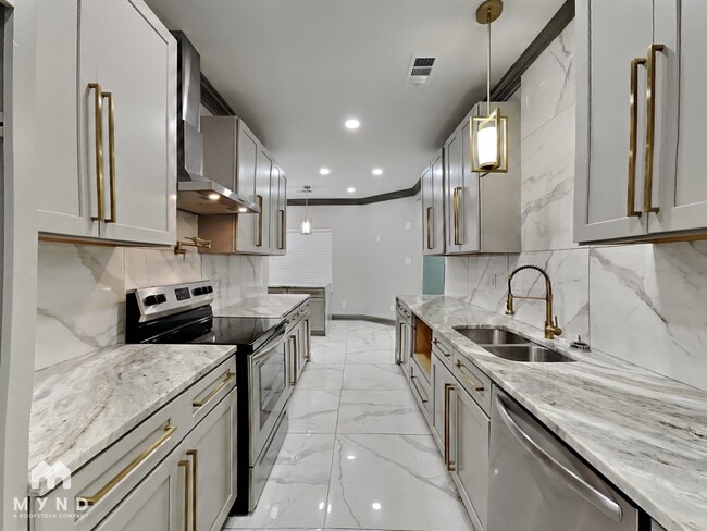 Building Photo - 5373 Solitaire Way