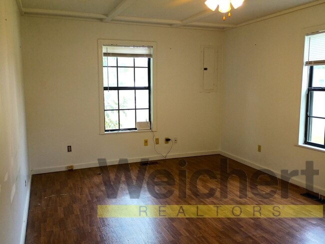 Building Photo - Cozy 2 Bed, 1 Bath Home