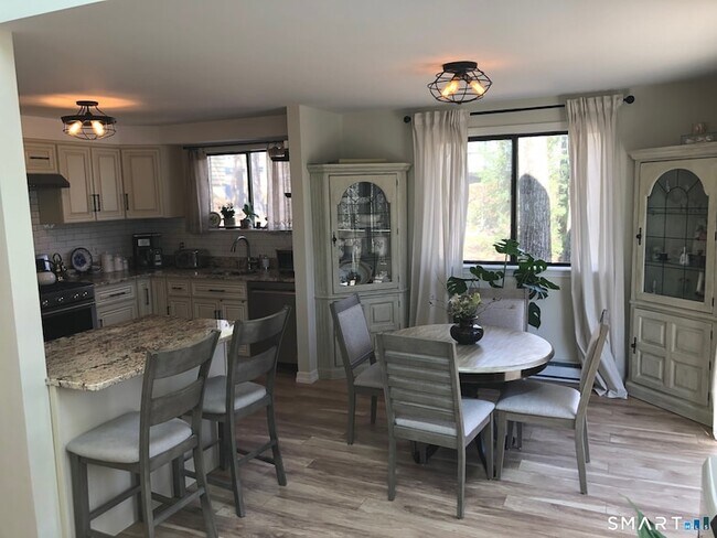 Foto del edificio - 355 Ledge Dr