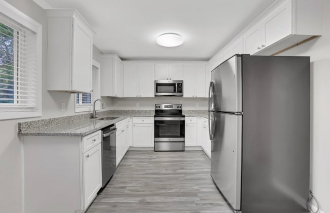 Building Photo - 2833 Altaview Dr SE