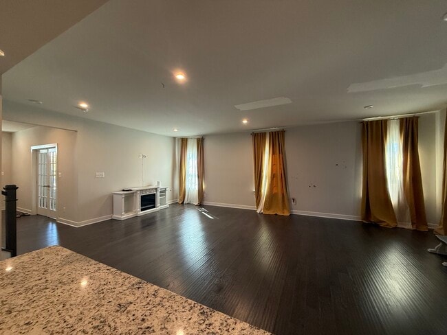 Building Photo - 440 Tree of Heaven Way