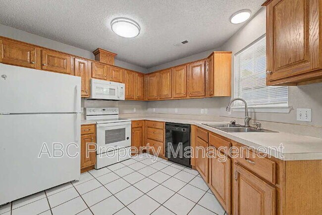 Building Photo - 313 Summerset St