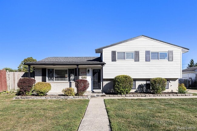 Building Photo - 2719 Pall Mall Dr