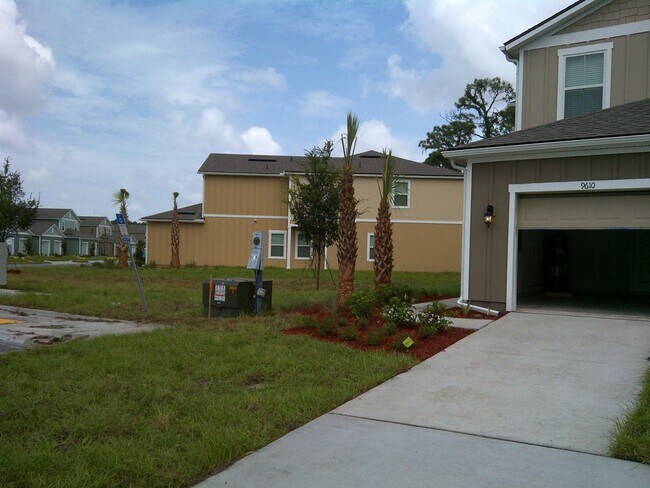 Foto del edificio - BRAND NEW Town Home in the NEW community o...
