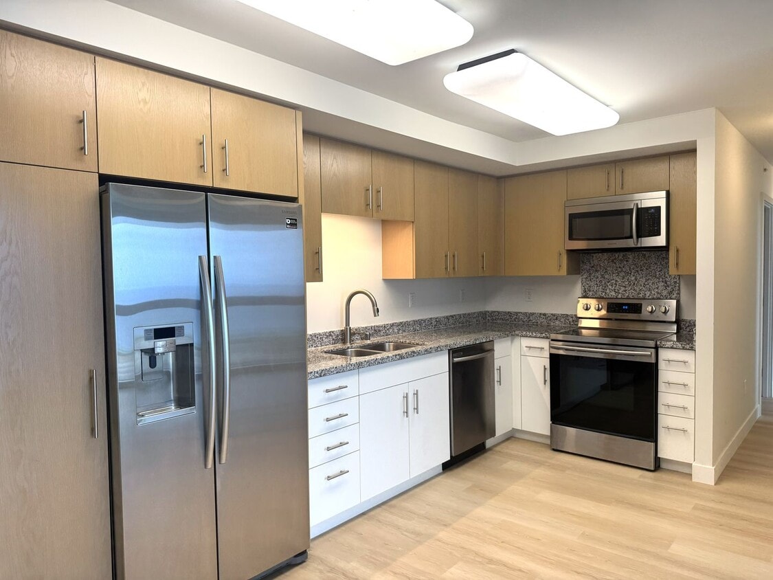 Ke Kilohana - Renovated High Floor 3 Bedroom 2 Bath 2 Parking in Ward Village - Ke Kilohana - Renovated High Floor 3 Bedroom 2 Bath 2 Parking in Ward Village