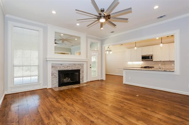 Foto del edificio - 2120 Steeplewood Dr