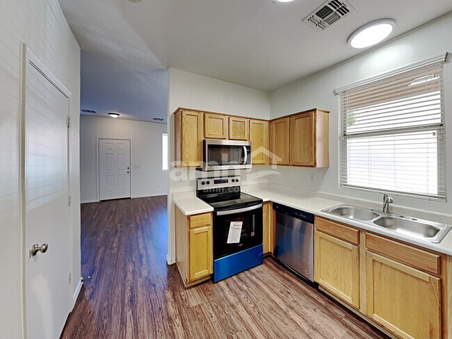 Foto del edificio - 5331 W Illini St