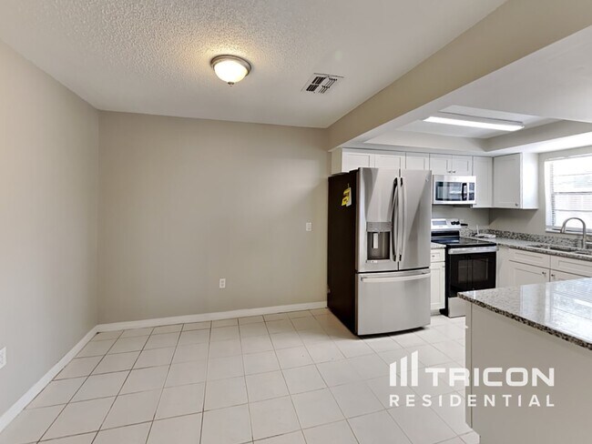 Foto del edificio - 7925 Cameron Cay Ct