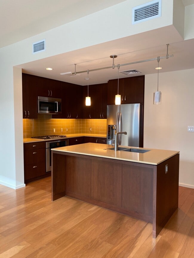 Kitchen Island - 35 E 100 S