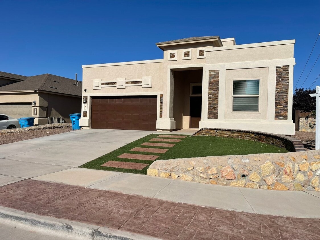 Primary Photo - Charming and Stylish Home in Horizon City