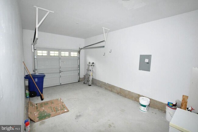 Building Photo - 328 Helen Dr