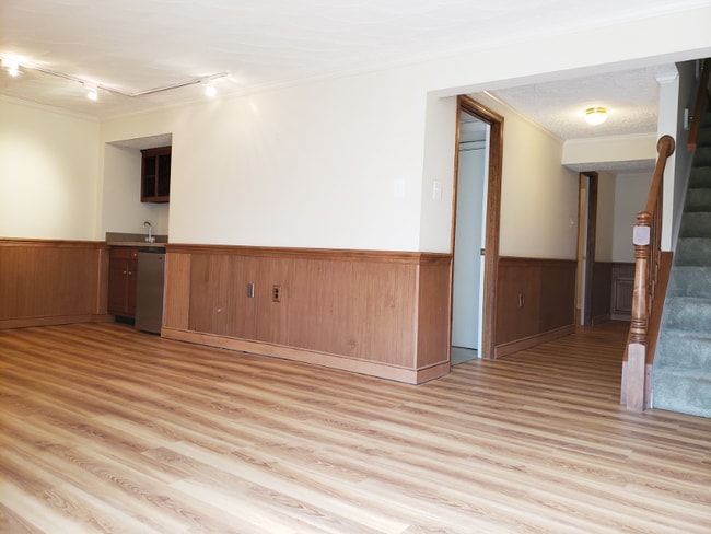 Building Photo - 113 Davis Ave SW