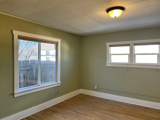 Building Photo - 940 6th St