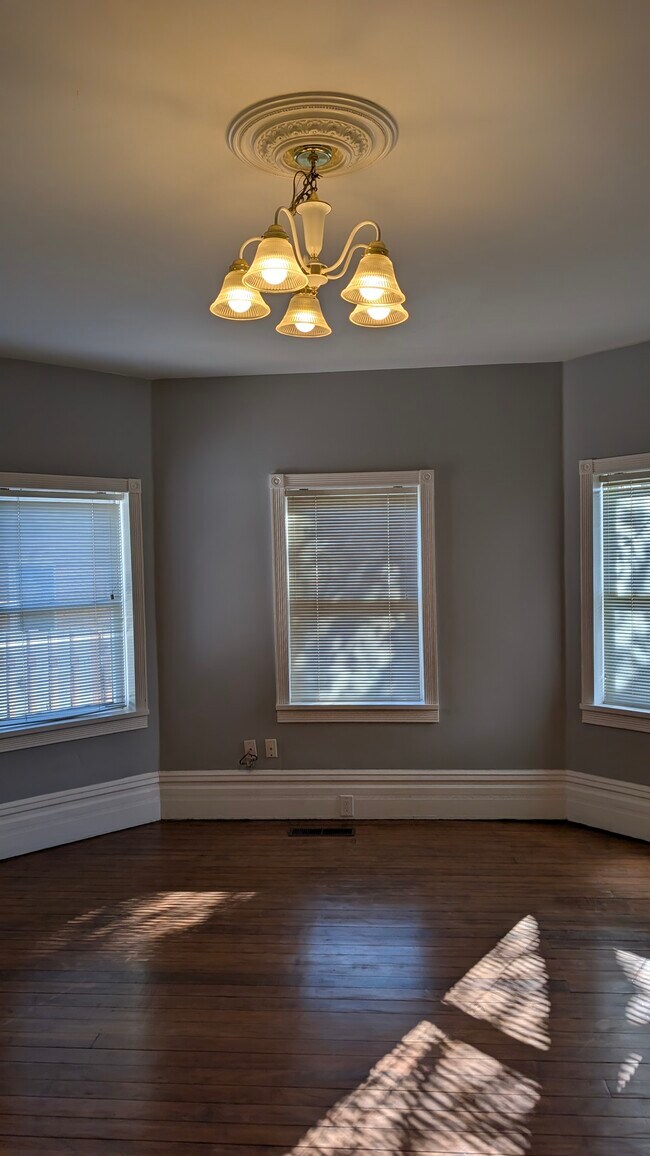 Habitación delantera - 2135 Adams Ave