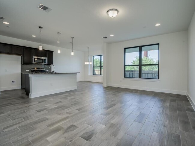 Building Photo - 12327 Maypole Bend