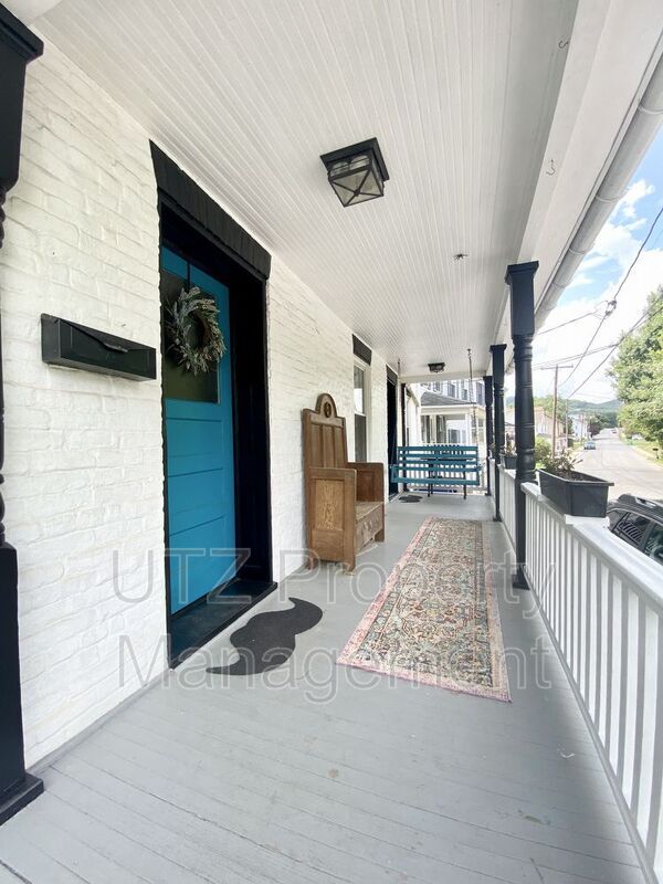 Foto del edificio - 116 E Main St