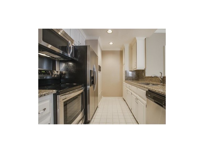 Foto del edificio - 5907 Hillcrest Ave