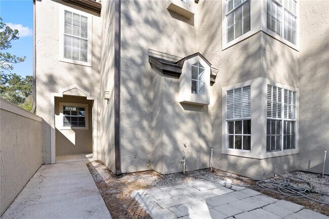 Foto del edificio - 1454 FARRINGDON Cir