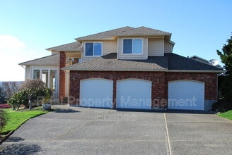 Building Photo - 7301 77th Dr NE