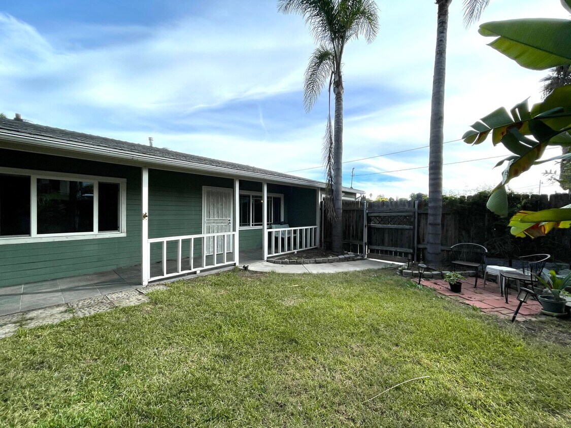 Primary Photo - Perfect 3B/1BA Home w/ Private, Fenced in ...