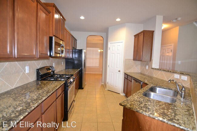 Building Photo - 4 br, 2.5 bath House - 6215 Gilmer Mill