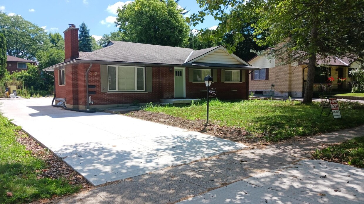568 Viscount - 568 Viscount Rd