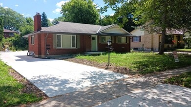Building Photo - 568 Viscount Rd