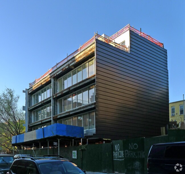Primary Photo - 140-142 N 1st St