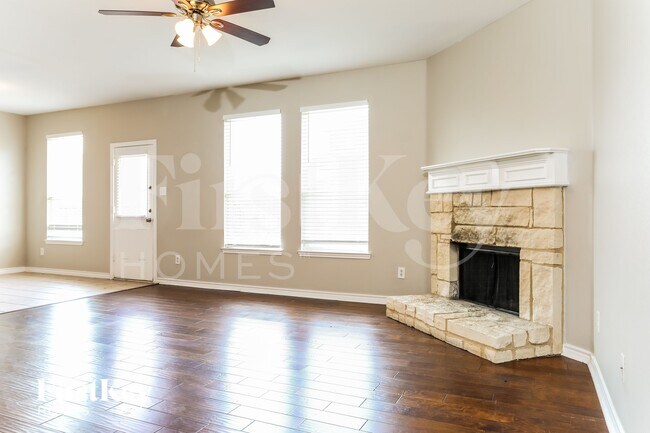 Foto del edificio - 1746 Summerwood Ln