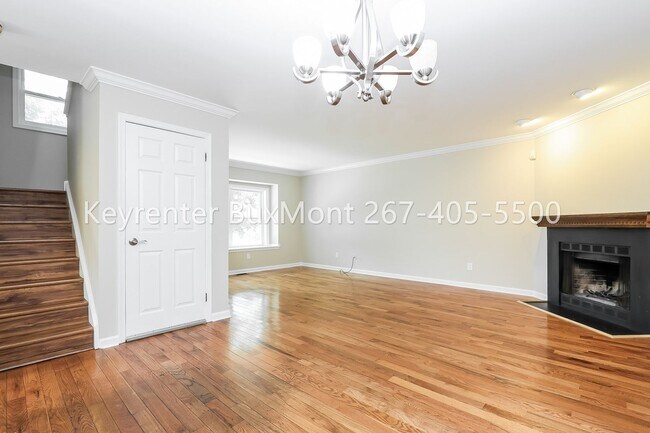 Foto del edificio - Updated 3-Bedroom, 2.5-Bath Townhome with Loft & Private Deck