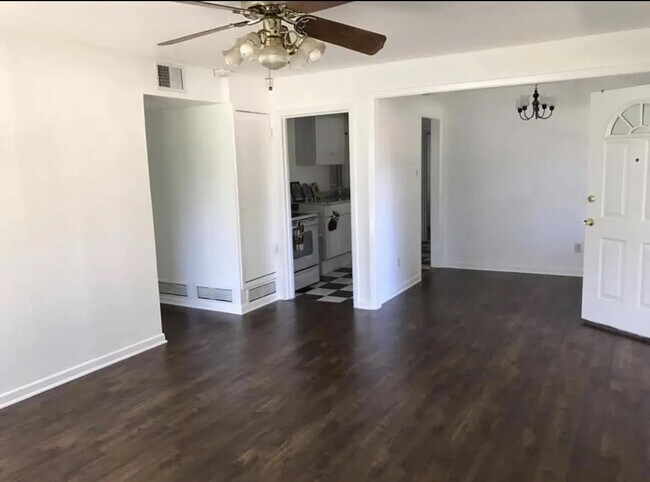Foto del edificio - Room in House on Nash Blvd