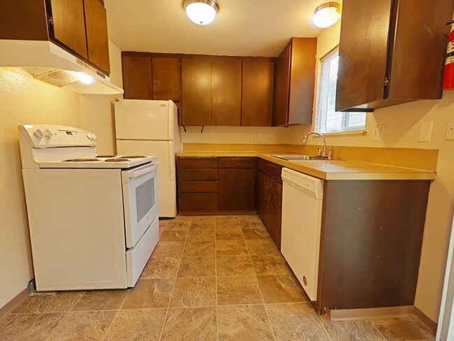 Building Photo - 2 Bedroom Apartment ~ Close to 9th Street ...