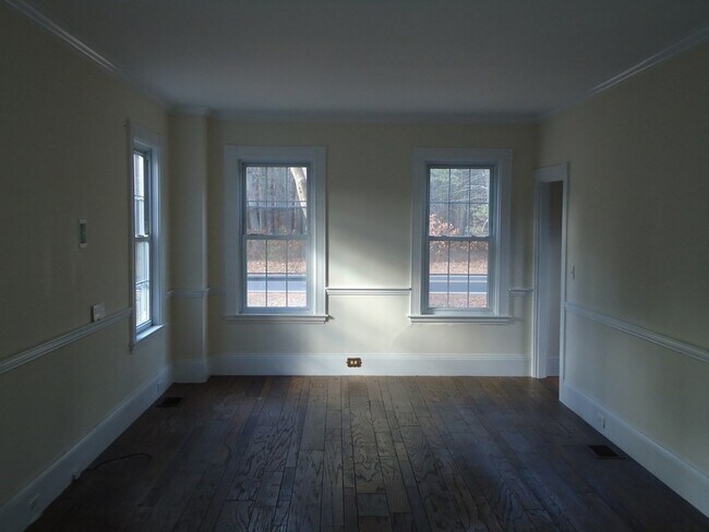 Foto del edificio - 21 Pine Hill Rd