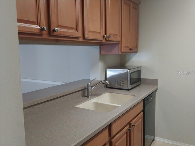 Foto del edificio - 4033 Crockers Lake Blvd